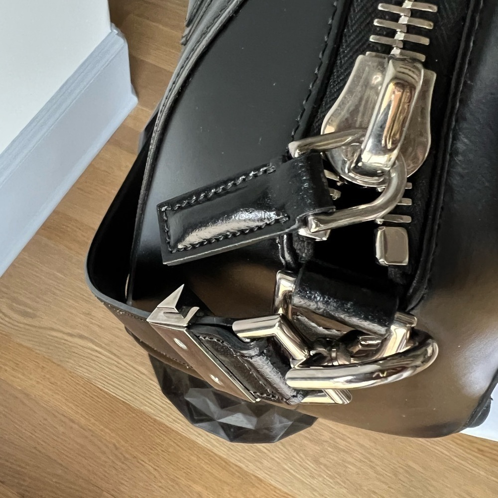 Givenchy Medium Antigona Satchel in Black - Picture 5 of 15